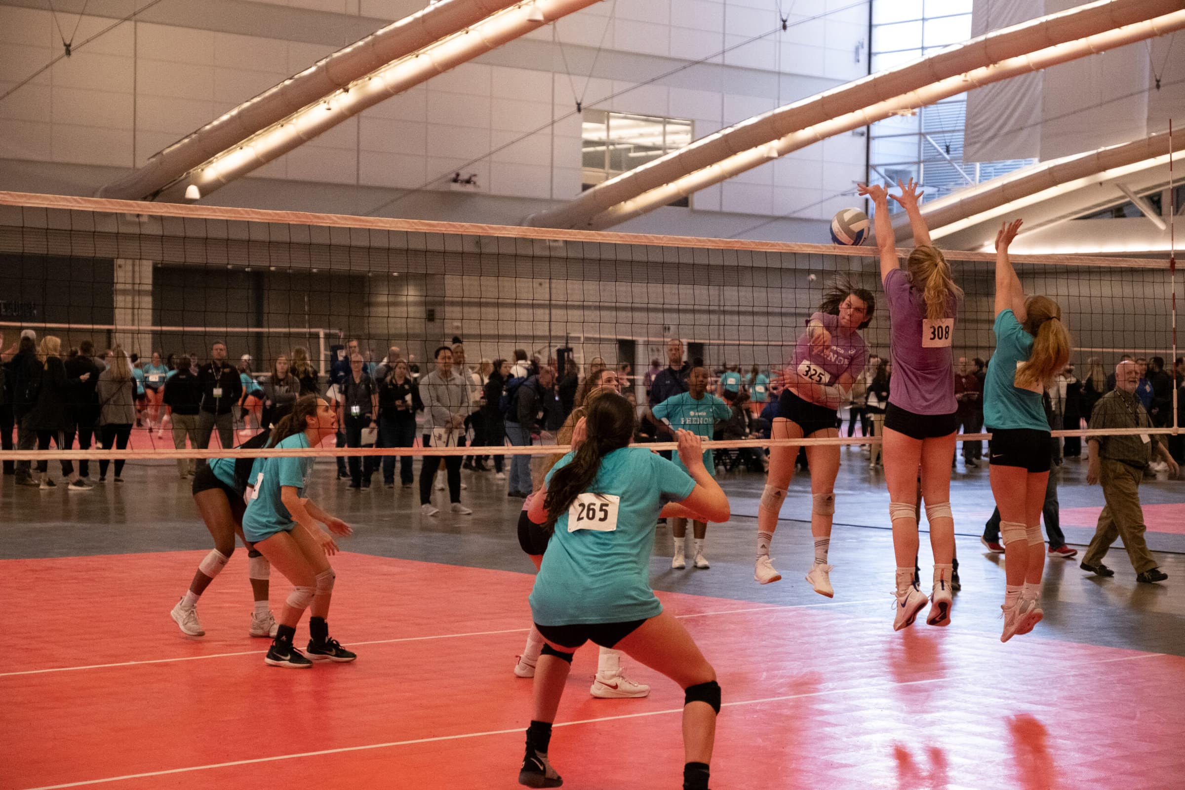 Phenom2019 Athletes participating in Phenom program while college coaches look on